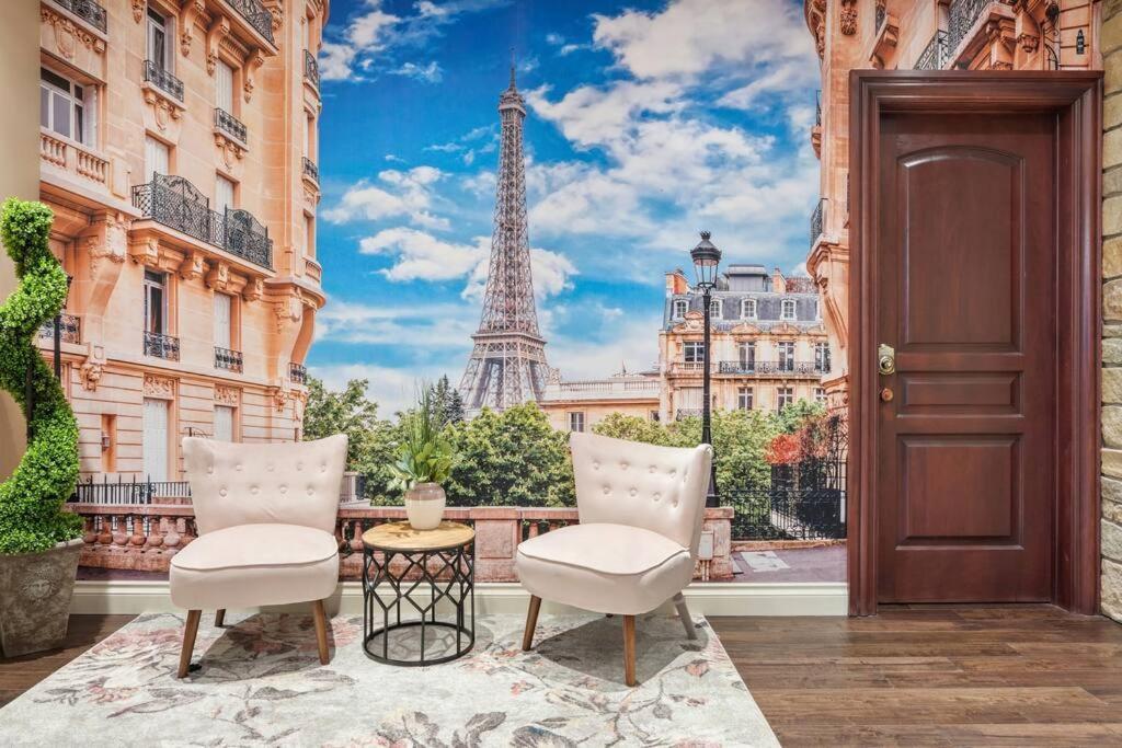 French Chateau W/Swim Spa & Theatre: 11,700 Sqft Калгари Экстерьер фото