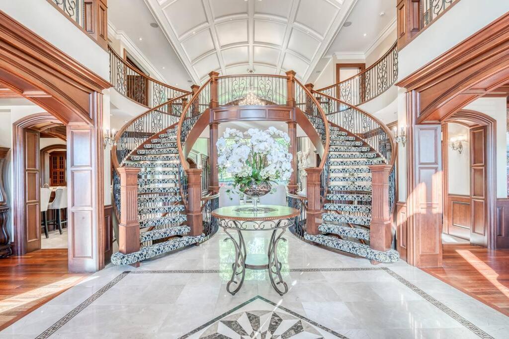 French Chateau W/Swim Spa & Theatre: 11,700 Sqft Калгари Экстерьер фото